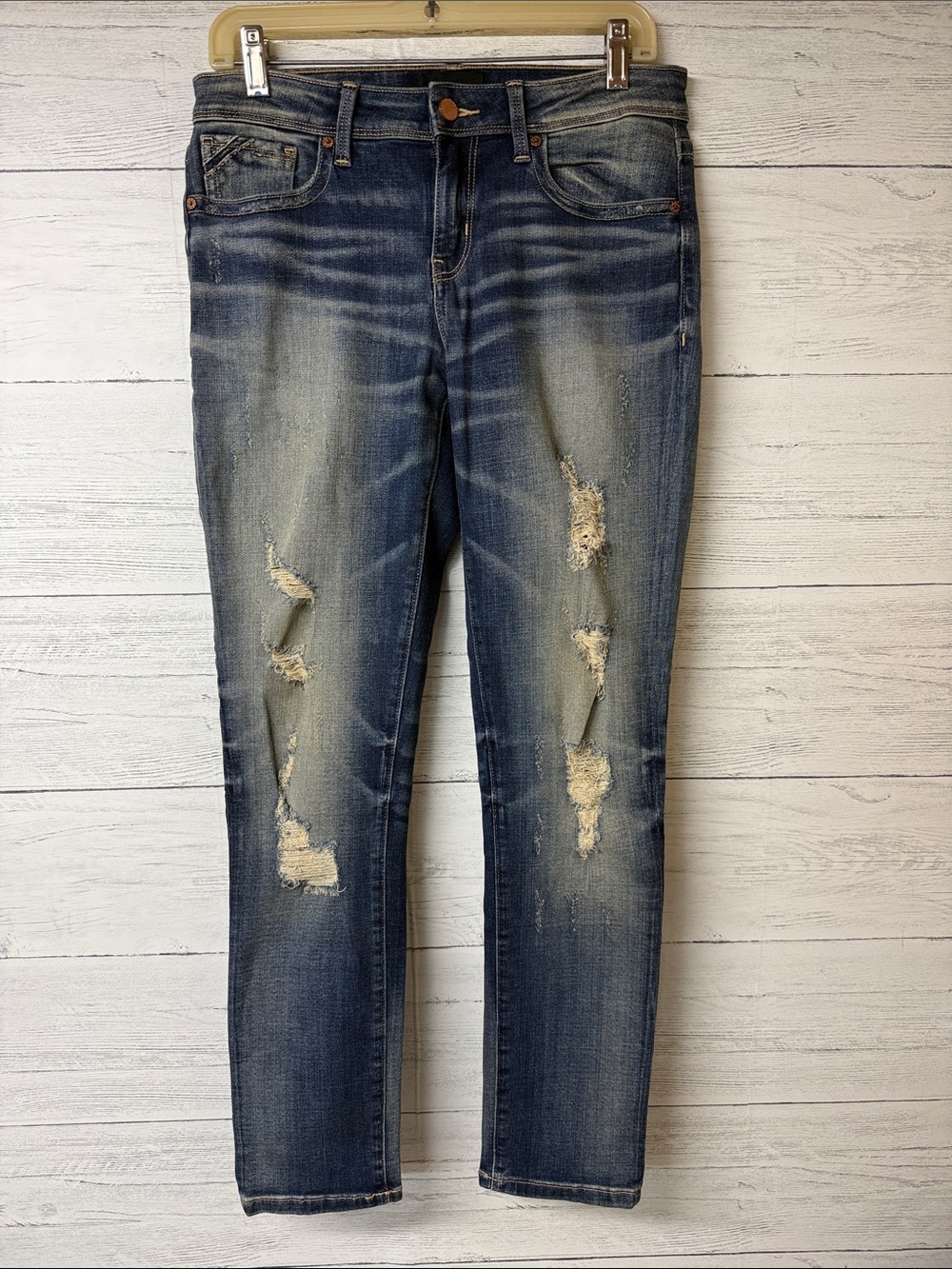 Buckle Black Women’s Distressed Fit No53 Straight Ankle Jeans
